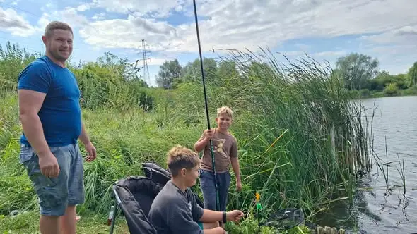 Młodzi wędkarze rywalizowali w Choruli podczas zawodów „Pożegnanie Lata”