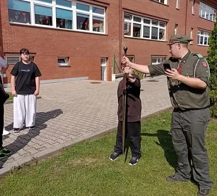 Harcerze z ZHR odwiedzili uczniów klas szóstych w Walcach