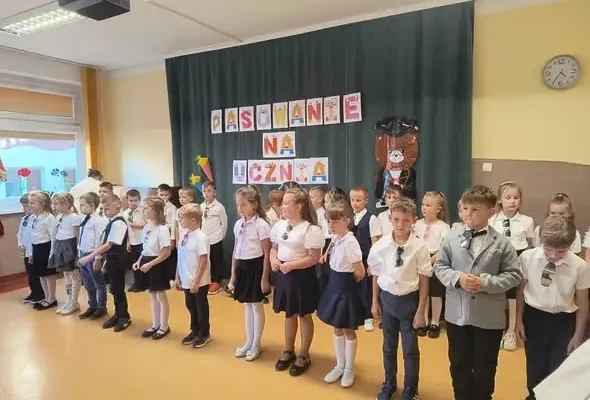 Pasowanie na ucznia w PSP Walce – pierwszoklasiści złożyli ślubowanie