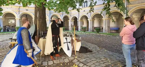 Średniowieczni rycerze odwiedzili uczniów. Była to wyjątkowa lekcja historii