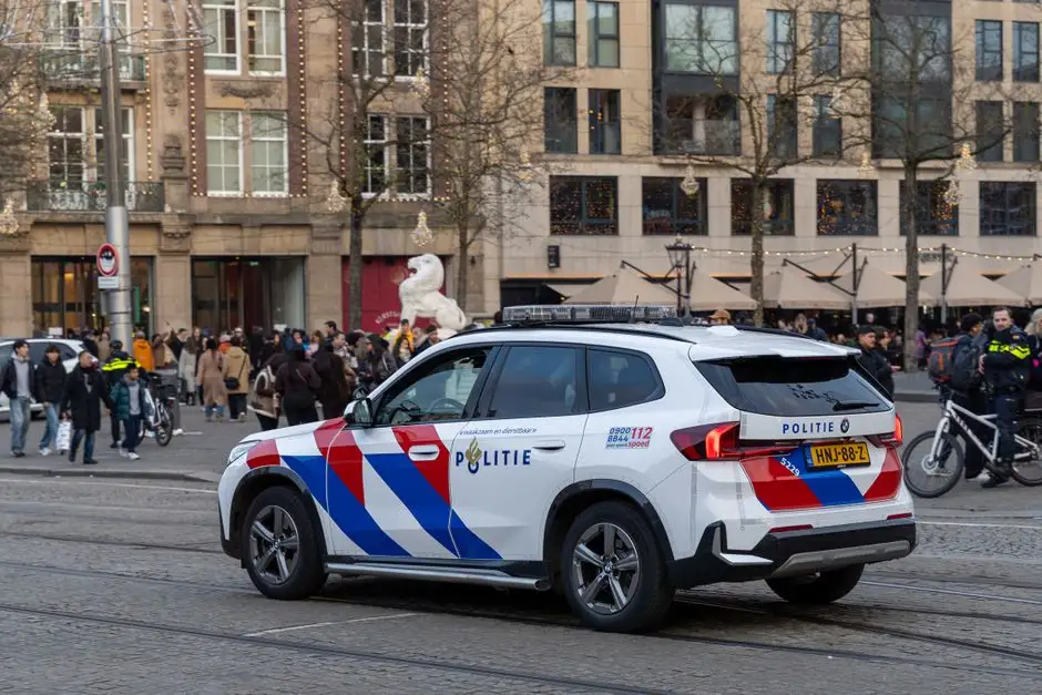 Opolska Policja z 11 nowymi radiowozami. Hybrydowe toyoty i bmw trafiły do garnizonu