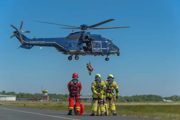 Wspólne ćwiczenia służb w powiecie krapkowickim. Scenariusz zakładał atak na jednostkę wojskową