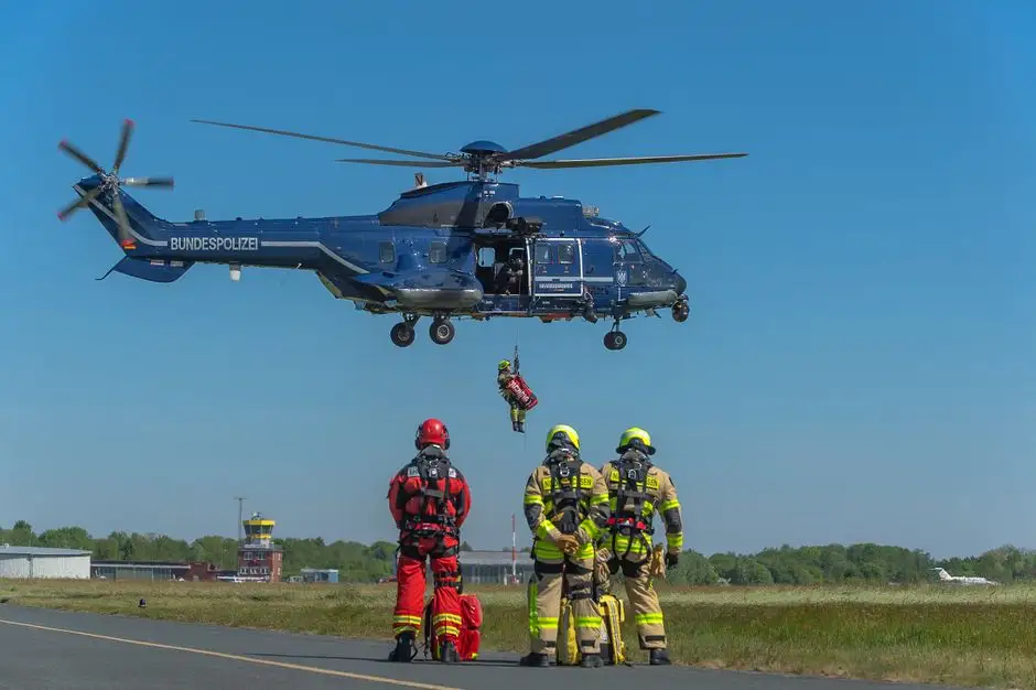 Wspólne ćwiczenia służb w powiecie krapkowickim. Scenariusz zakładał atak na jednostkę wojskową