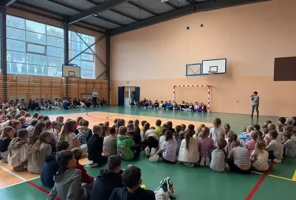 Apel o bezpieczeństwo w PSP Walce. Dyrekcja uspokaja uczniów i zapowiada wzmożone kontrole