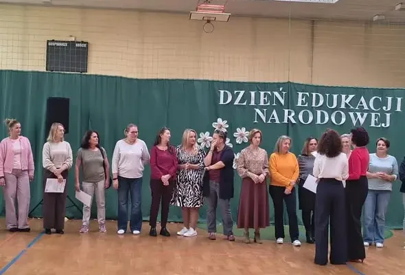 Dzień Edukacji Narodowej w PSP nr 1 w Krapkowicach – apel pełen humoru i powagi