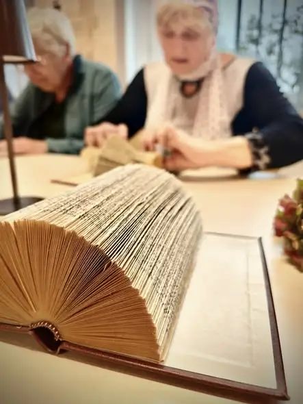 Bookfolding dla seniorów w Krapkowicach – drugie życie starych książek