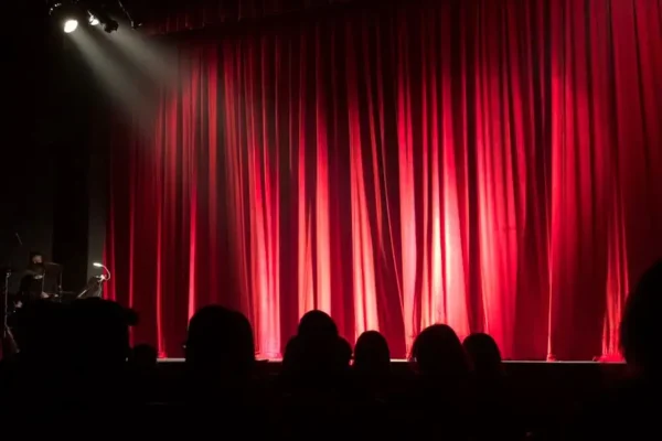 Premiera spektaklu „Ciągle tylko jutro i jutro” w Krapkowickim Domu Kultury