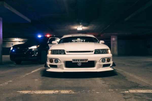 Drift na parkingu w Krapkowicach. Właściciel BMW ukarany mandatem